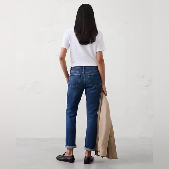 Banana Republic Girlfriend Mid Rise Jeans- Dark Wash - Picture 3 of 8
